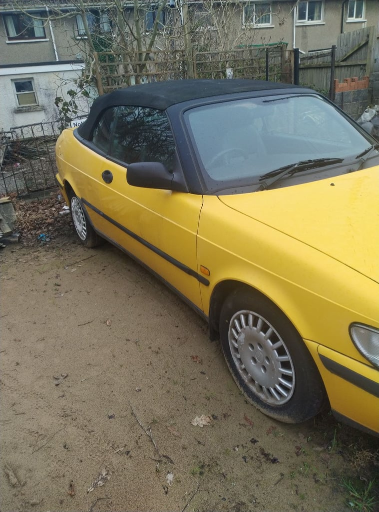 Saab 900s, genuine 41k. Great investment 