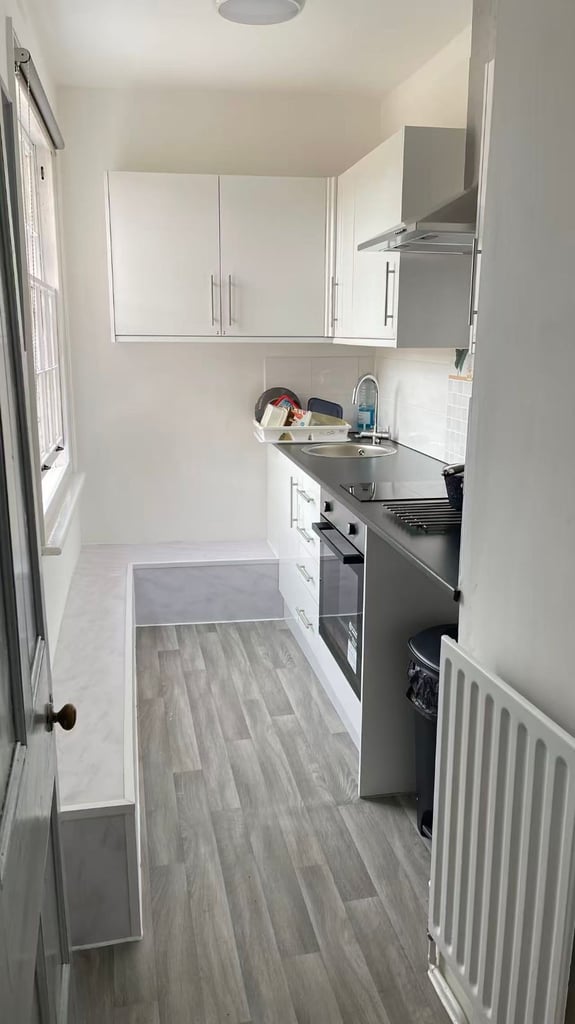 Three ensuite rooms to rent in WR1