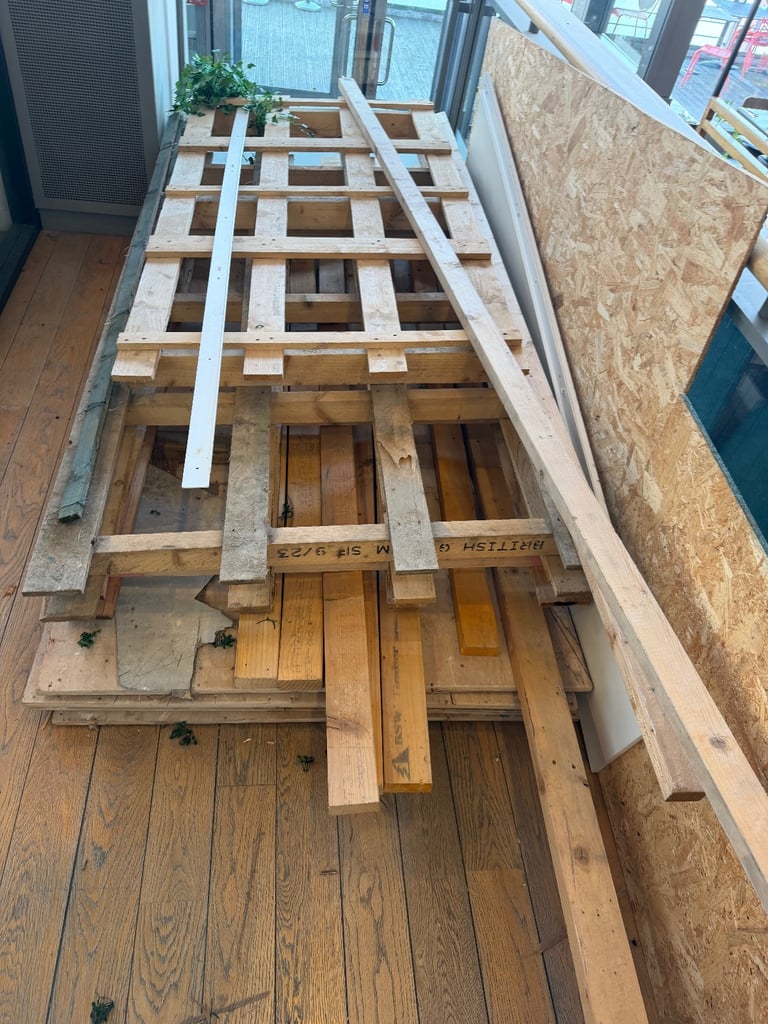 Free wooden pallets and chipboard