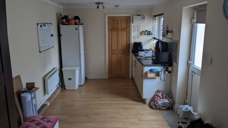 Self contained Studio To Rent hayes.