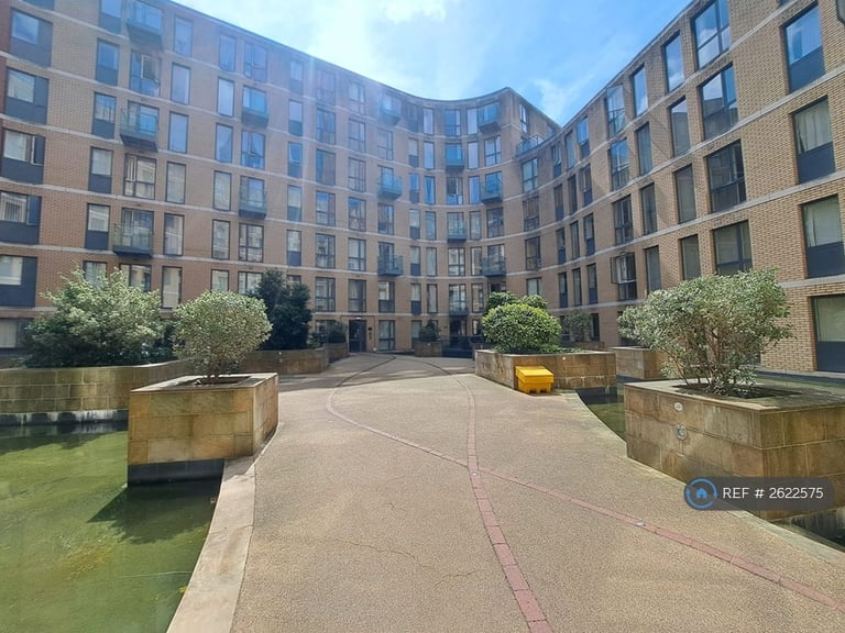 2 bedroom flat in Essex Street, Birmingham, B5 (2 bed) (#2622575)