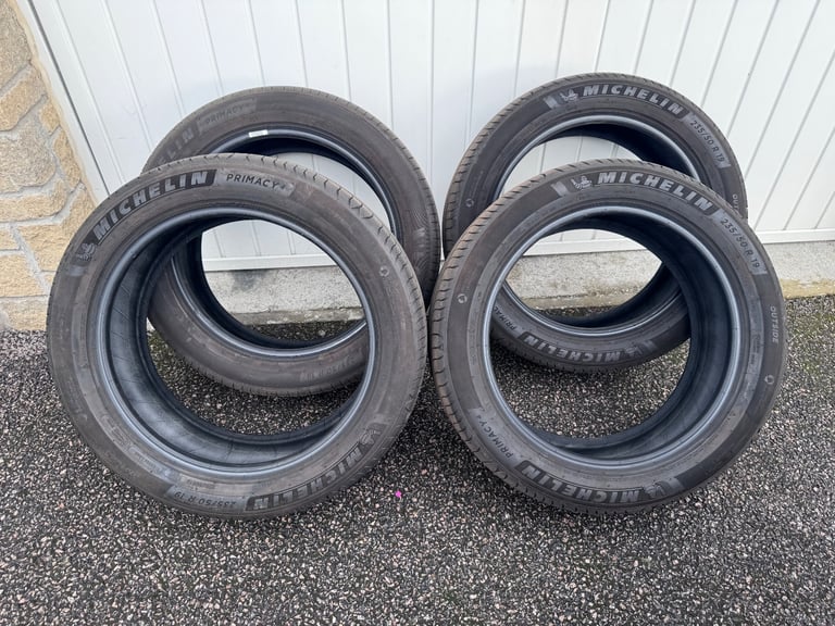 Michelin Primacy 4s Tyres 235/50R19