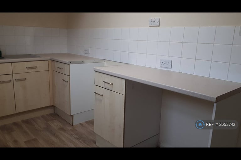 1 bedroom flat in Emerald Street, Saltburn-By-The-Sea, TS12 (1 bed) (#2653742)