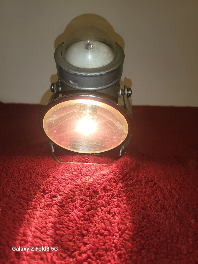 Vintage Unique Shape Iron Eveready Brand Battery Lamp , Collectible