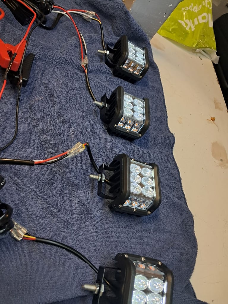 White and amder flashing lights with wiring loom 