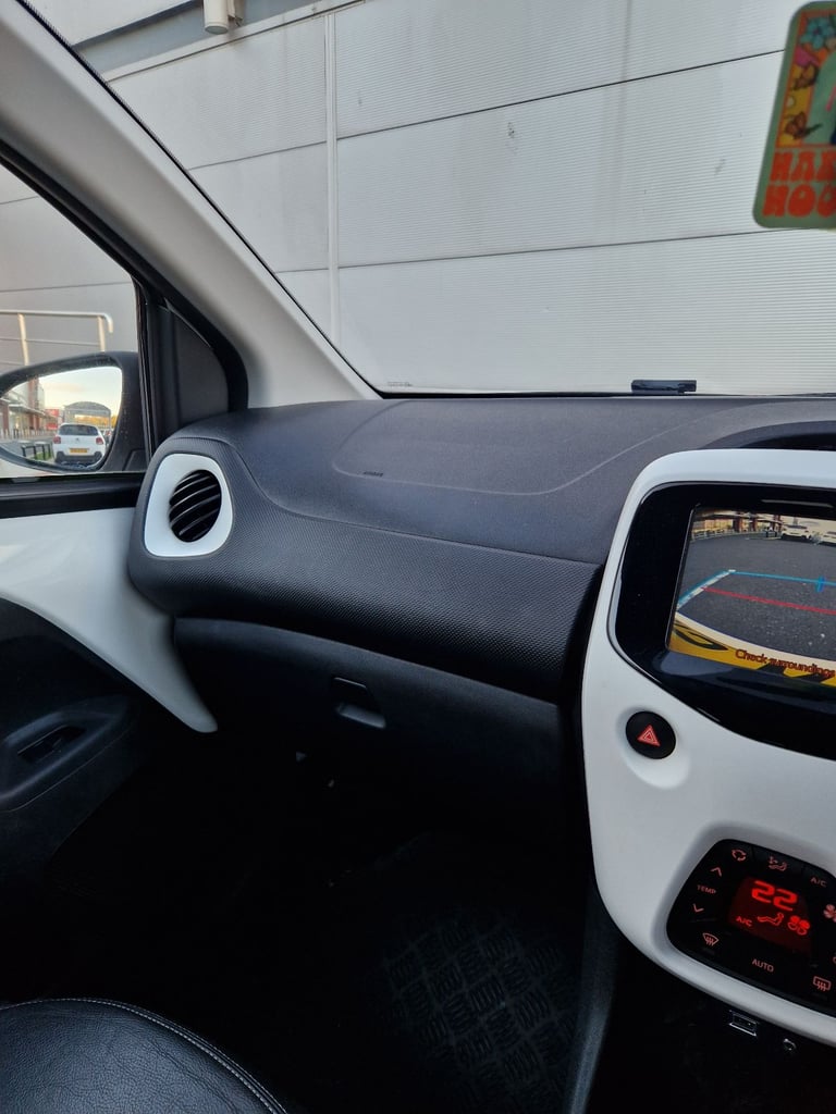 Citroen, C1, 1.2 Pure Tech Special Edition Hatchback, 2015, Manual, 1199 (cc), 3 doors