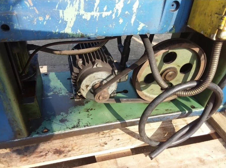 Power hacksaw Bulldog. 200 3ph - 
