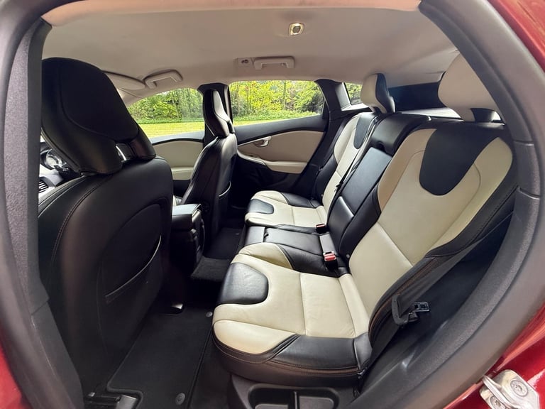 2014 Volvo V40 Cross Country 1.6 D2 Lux Powershift Euro 5 (s/s) 5dr HATCHBACK Diesel Automatic