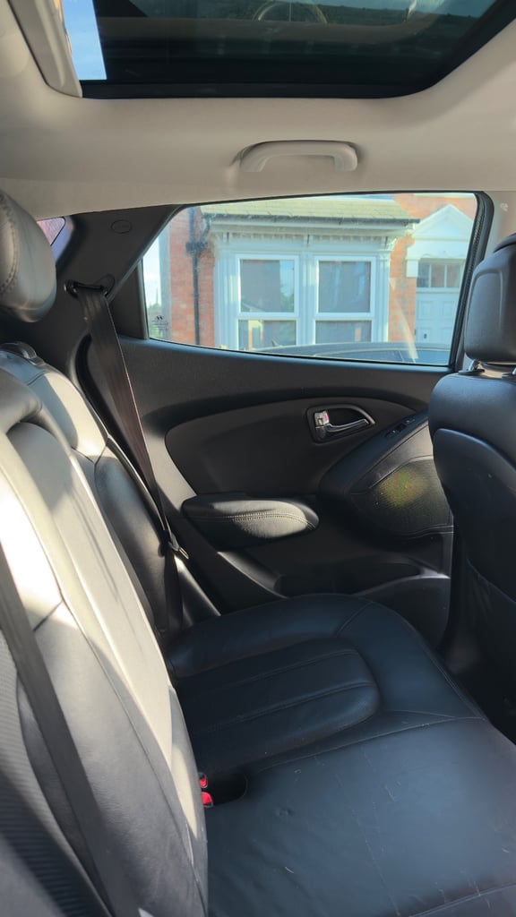 Urgent sale Hyundai ix35  Premium automatic 