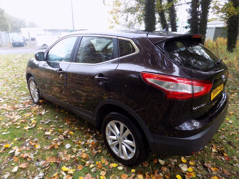 2017 Nissan Qashqai 1.2 DiG-T Acenta [Smart Vision Pack] 5dr Xtronic HATCHBACK Petrol Automatic