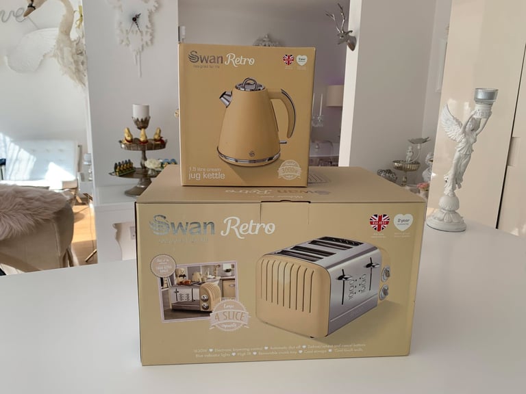 image for NEW Swan 4 Slice Retro Toaster & Kettle