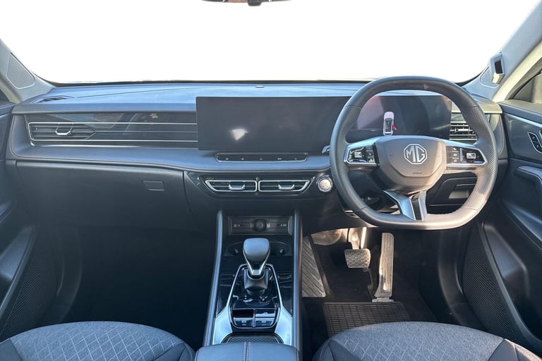2024 MG MG HS 106288 Hatchback Petrol Automatic