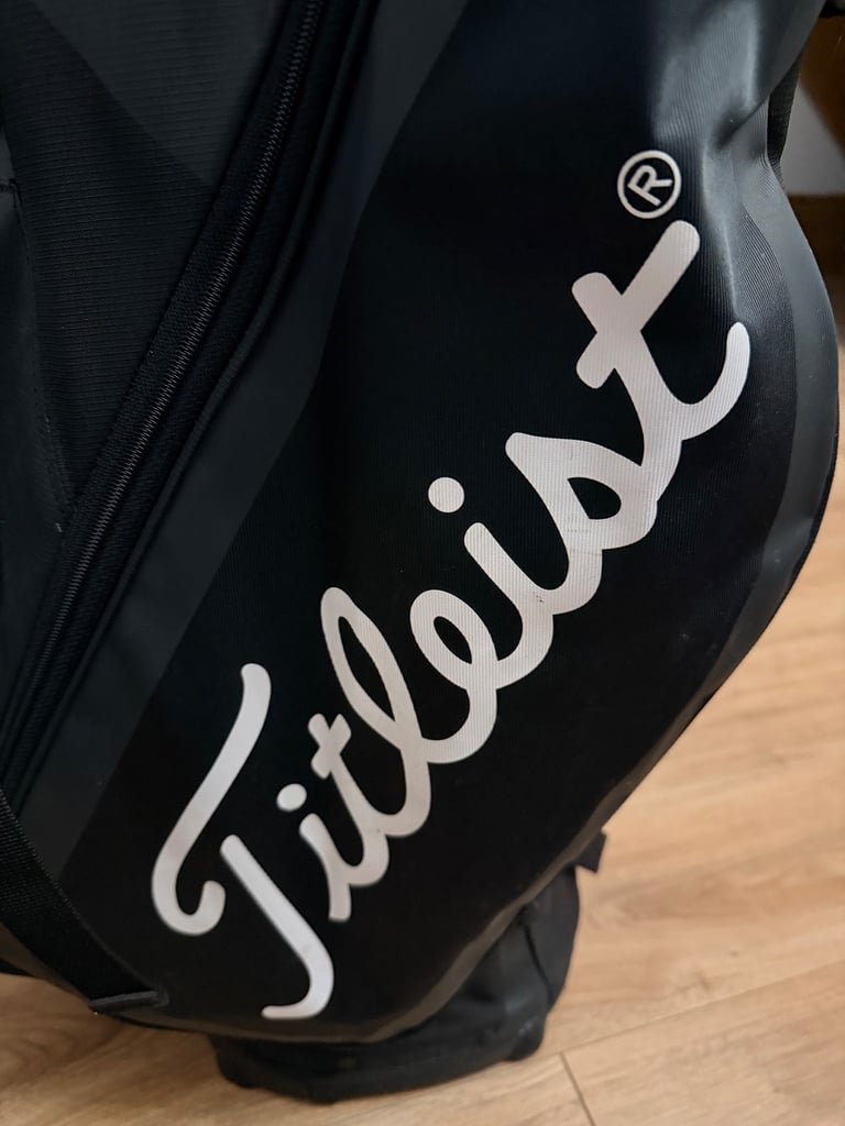 Titleist Players 4 Stand Bag – Excellent Condition with Rain Cover & Straps