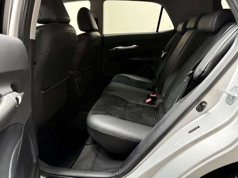 2012 Toyota Auris 1.8 VVT-h T Spirit CVT Euro 5 (s/s) 5dr Hatchback Hybrid Automatic