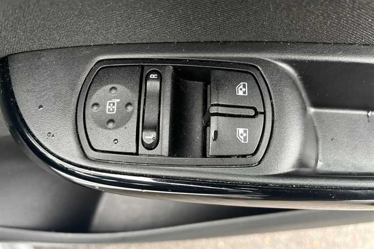 2019 Vauxhall Corsa 1.4 SRi Nav 5dr HATCHBACK PETROL Manual