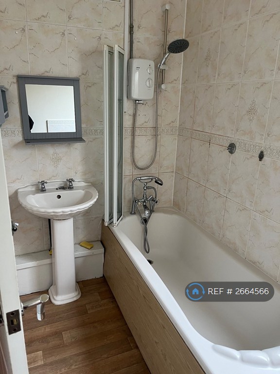 3 bedroom house in Fuller Street, Kettering, NN16 (3 bed) (#2664566)