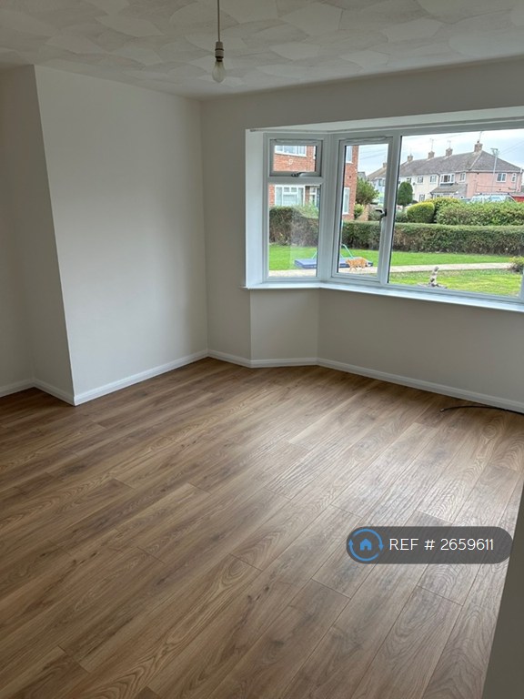 2 bedroom flat in Edinburgh Cresent, Bourne, PE10 (2 bed) (#2659611)