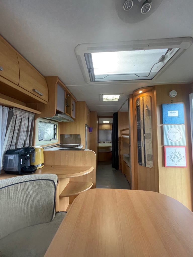 Tec Travel King Luxury Spec / Hobby / LMC 7 Berth Caravan, 2008 Fixed Bed & Fixed Bunk Beds