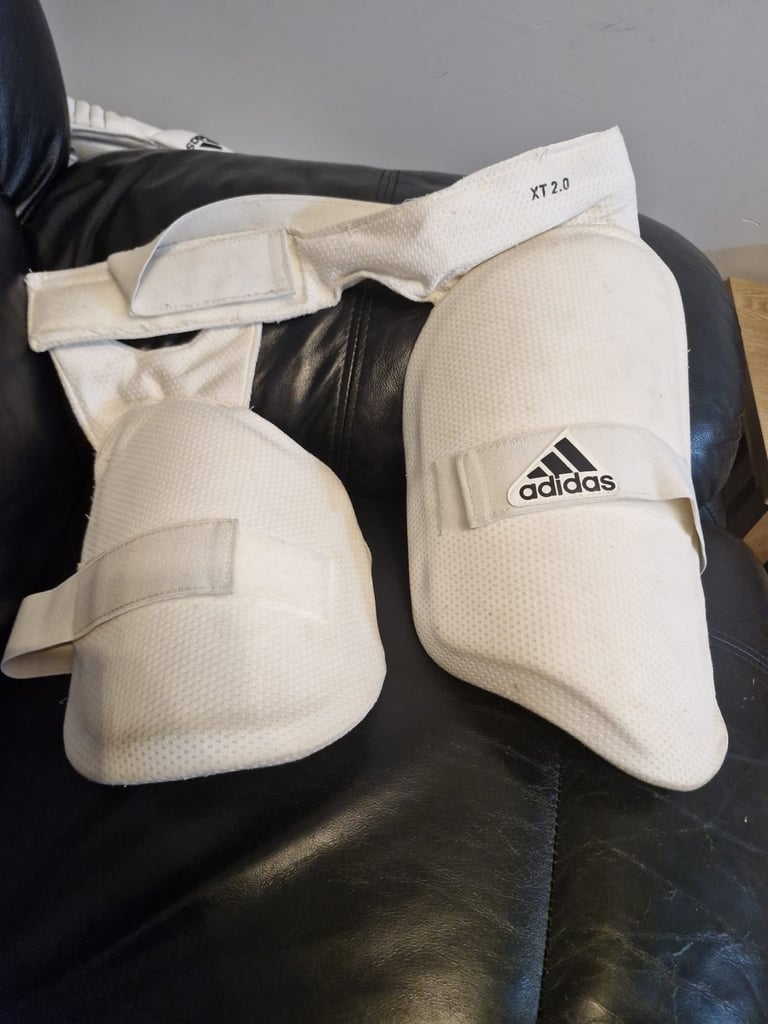 Adidas Pro Quality cricket batting gear pads gloves and thighpad in excellent condition