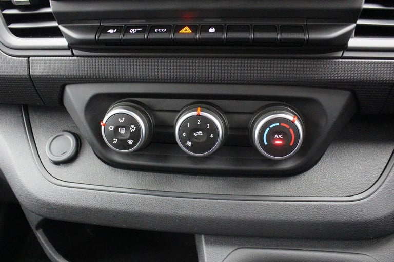 2024 Renault Trafic 2.0Dci Advance LL30 Blue Van Diesel Manual