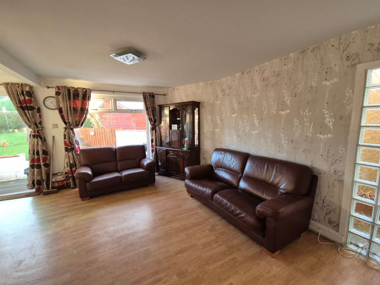 A lovely spacious three bedroom lower villa in Carrick Knowe, Corstorphine
