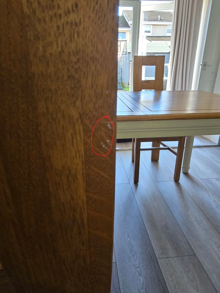 Oak Furnitureland 6 foot extendable table and chairs £400 ono
