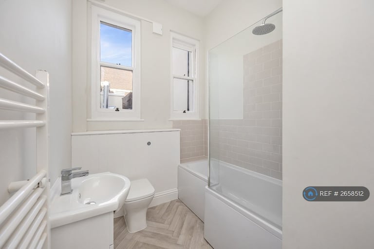 2 bedroom flat in West Street, Brighton, BN1 (2 bed) (#2658512)