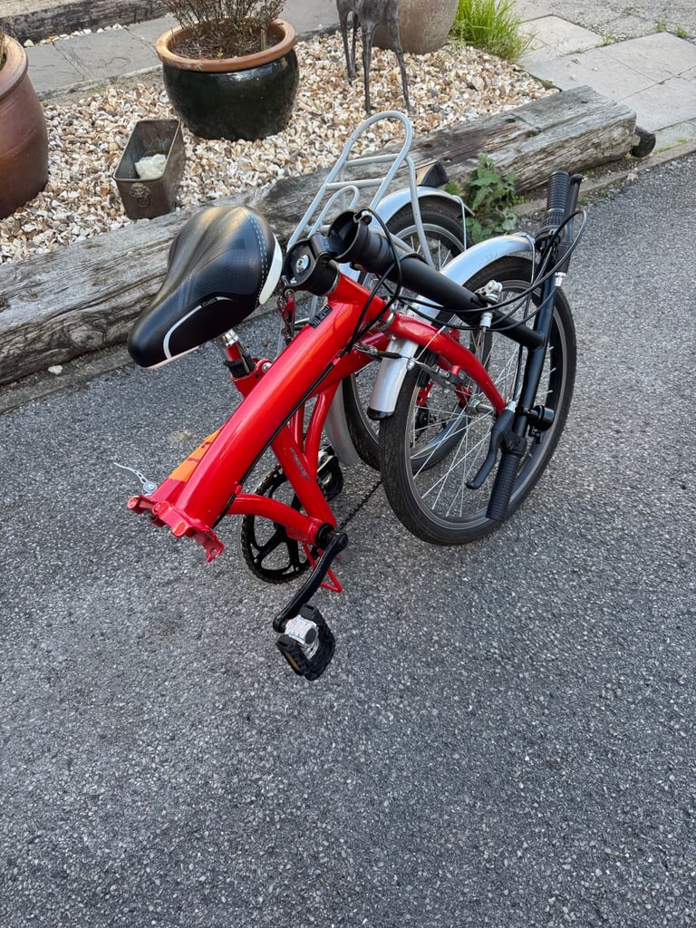 anywhere folding bicycle extremely easy to open up and close . 