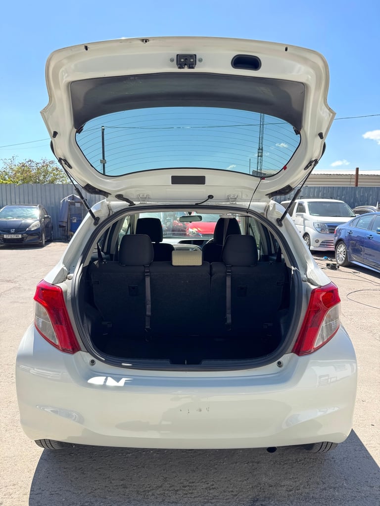 2012 Toyota Vitz YARIS 1.3 5DR AUTO Hatchback Petrol Automatic