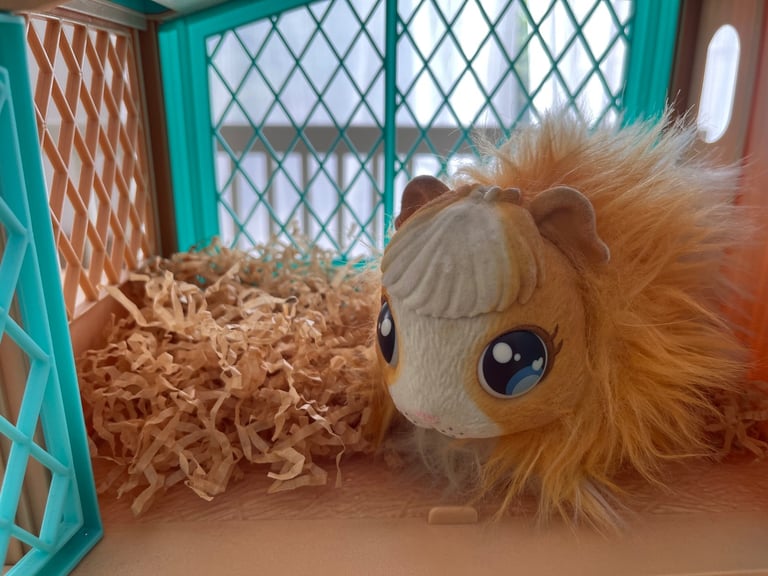 Little Live Pets Soft Interactive Mama Guinea Pig Set