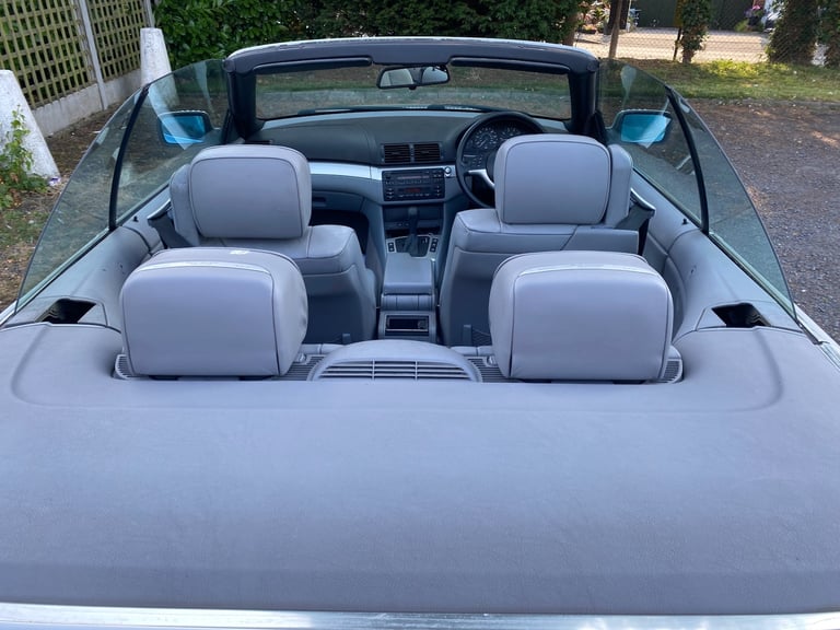 BMW 325i AUTOMATIC CONVERTIBLE 2003 (53)