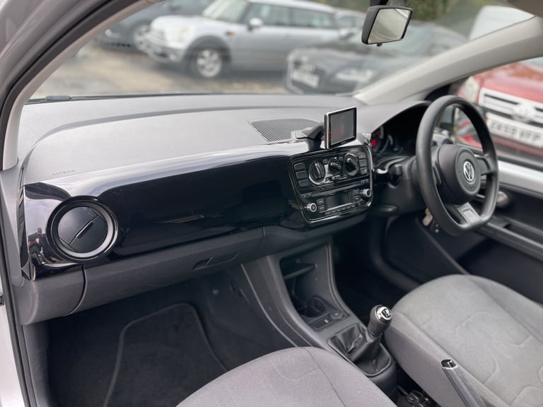 VOLKSWAGEN UP 1.0 Move up! 2016