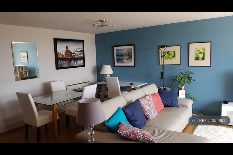 2 bedroom flat in Falcon Drive, Cardiff, CF10 (2 bed) (#2541163)