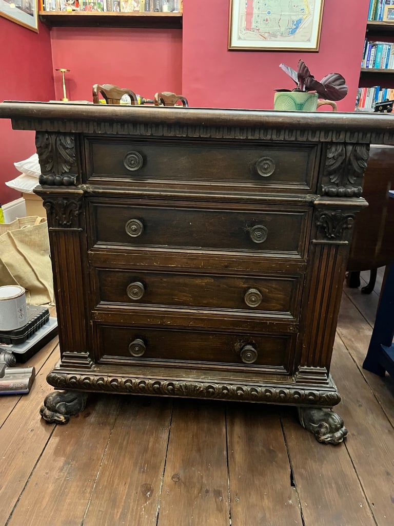 Antique chest of drawers 