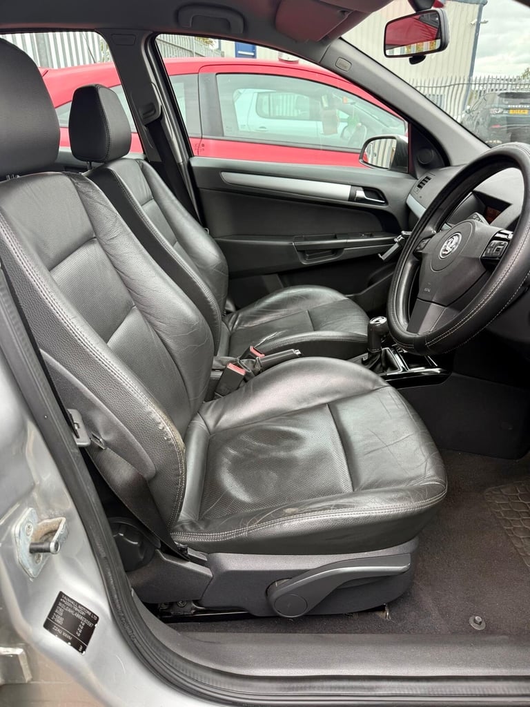 2005 Vauxhall Astra 1.6i 16V Club 5dr HATCHBACK Petrol Manual - Image 12