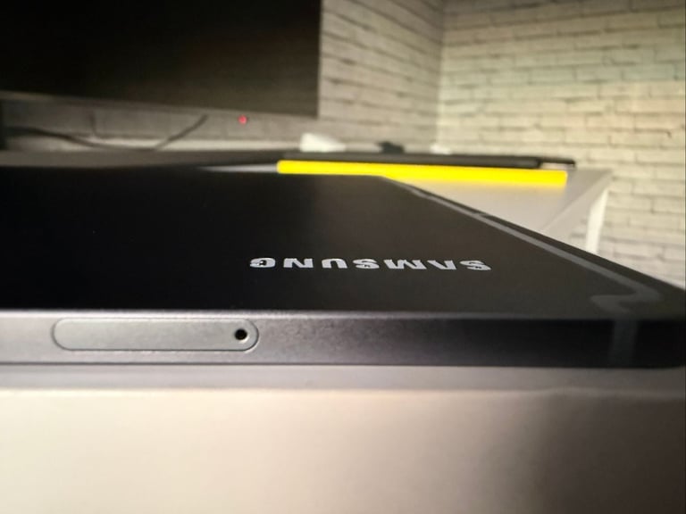 9 Days Old - Samsung Galaxy Tab S10 Ultra 14.6 Inch 5G 512GB 12GB Ram 120Hz OLED Gaming Tablet