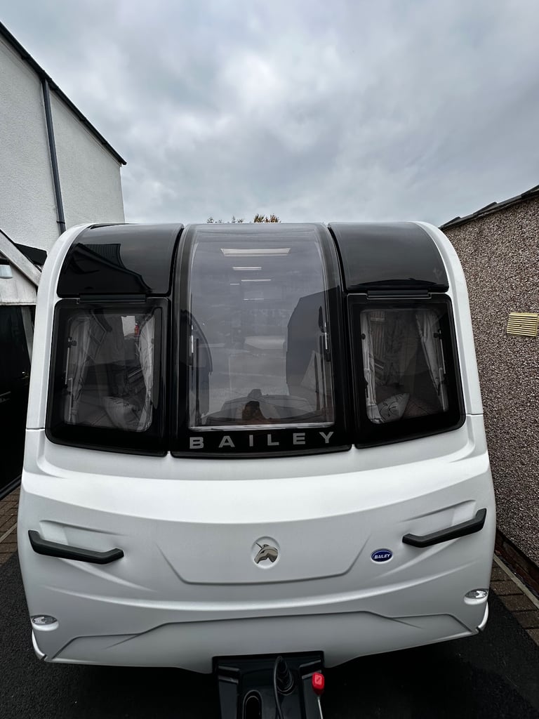 2018 Bailey Unicorn Barcelona - fixed bed, Alde, Motor Mover, solar 
