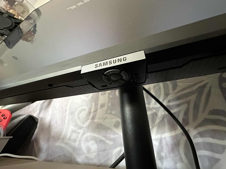 Samsung 27' Viewfinity 4K HDR10 Monitor + box