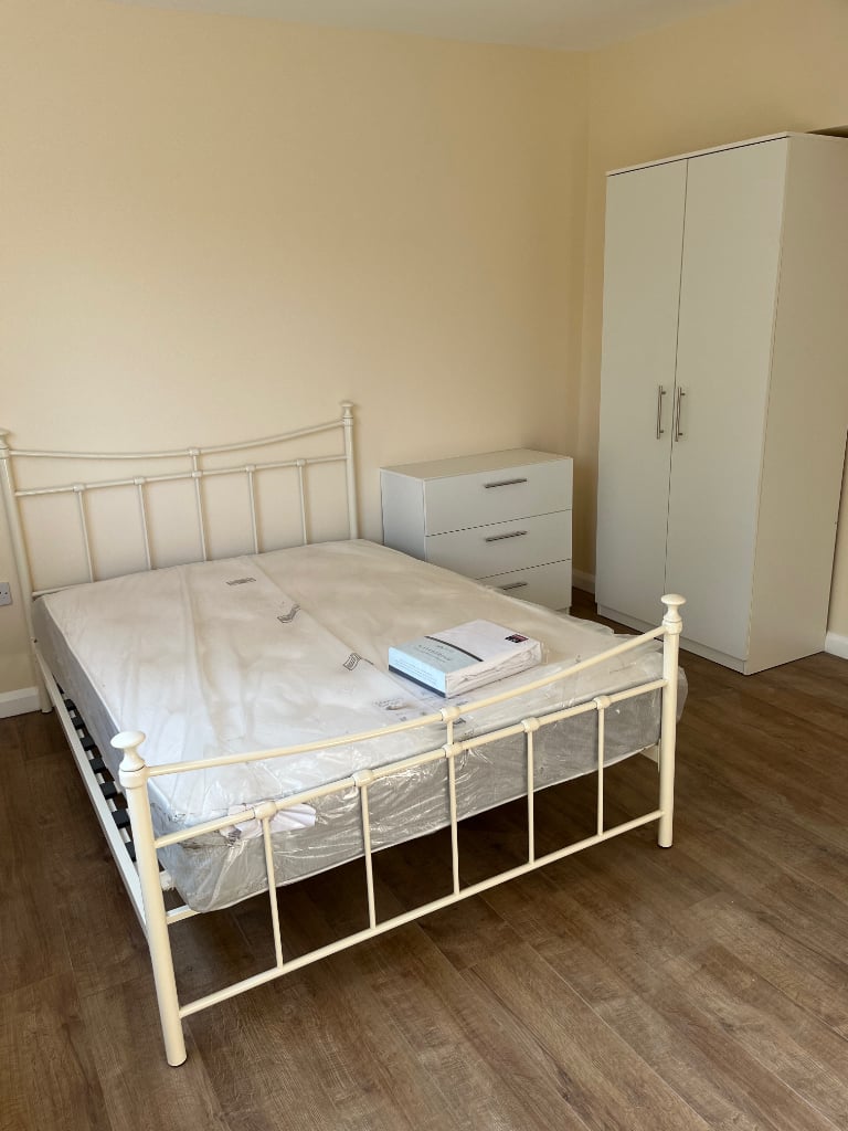 Lovely clean quiet room to rent £120 a week