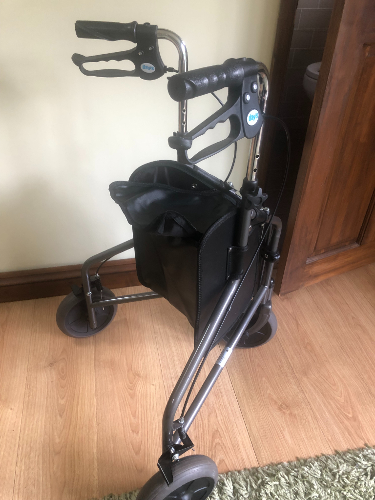 Days tri wheel folding walker