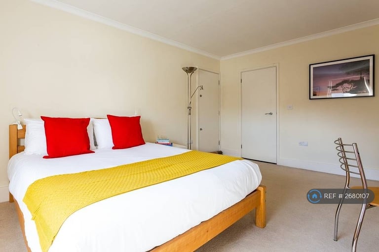 1 bedroom flat in Gloucester Road, London, SW7 (1 bed) (#2680107)