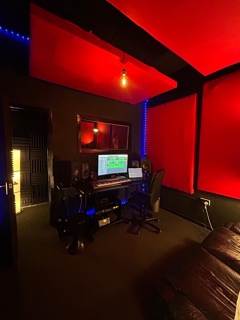 image for Music production/Recording studio in N15 - Available for £10/ph - Professional Standard