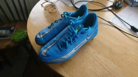 image for Kids football boots - size 4