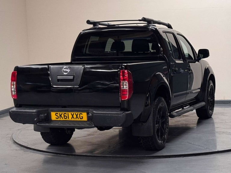 2011 Nissan Navara Double Cab Pick Up Tekna 2.5dCi 190 4WD PICK UP DIESEL Manual