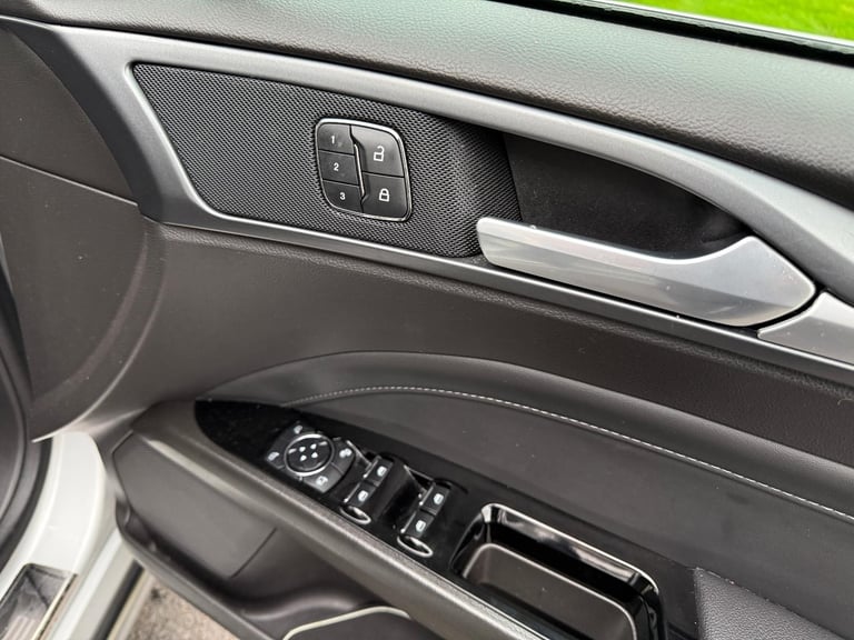 2019 Ford Mondeo 2.0 TDCI TITANIUM / 180 BHP AUTOMATIC *** LOW MILES 