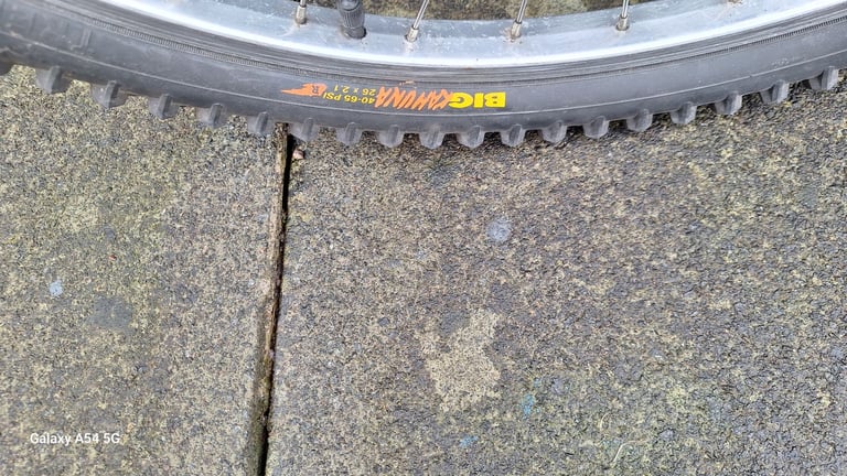 Trek 18 inch Track Masterr 830. Grip shift. 