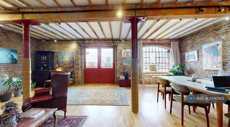 2 bedroom flat in Execution Dock House, London, E1W (2 bed) (#2540143)