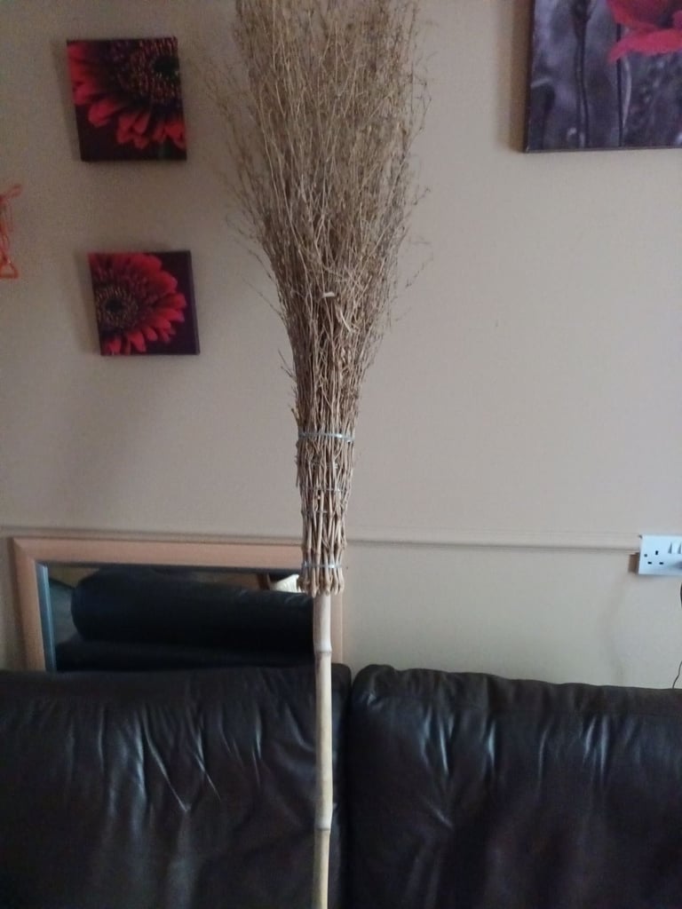 HALLOWEEN LARGE WITCHES BROOM AS NEW