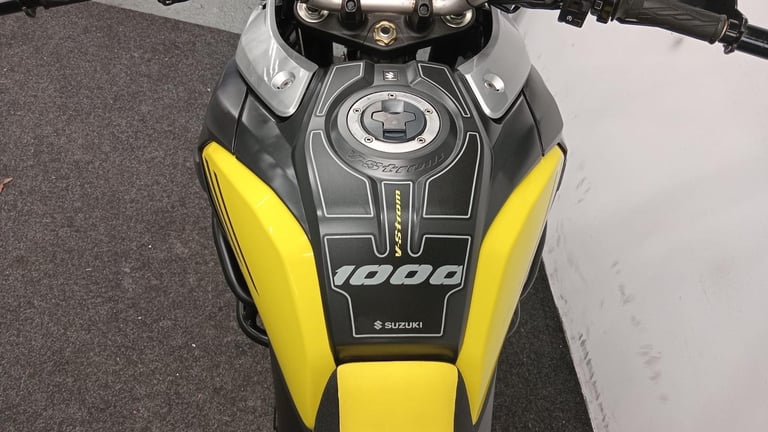 SUZUKI DL1000 ** 12 MONTH MOT - DELKEVIC EXHAUST - CRASH BARS ** 