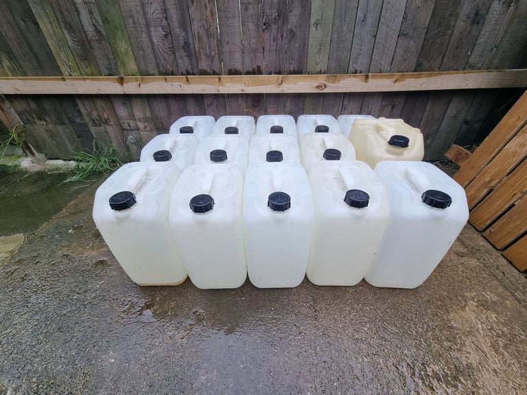 image for 15 x 20L plastic containers/jerry can